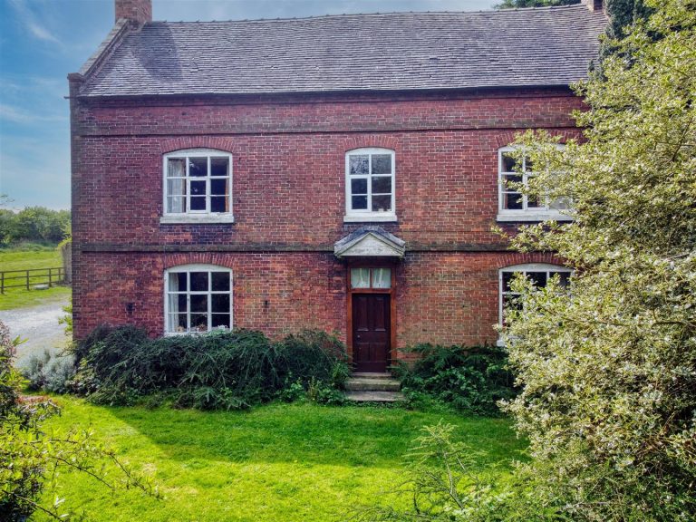 Dark Lane Farm, Longdon
