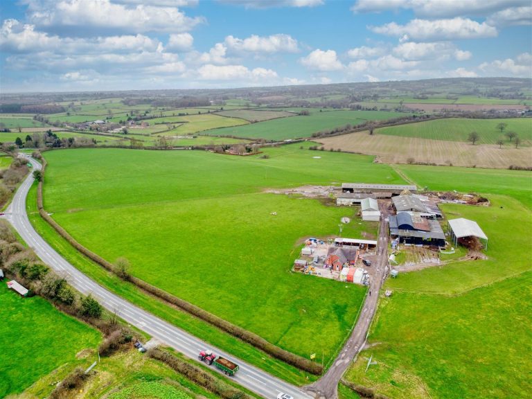 Lot 4: Bungalow at Red Brae Farm, Tewnals Lane, Lichfield