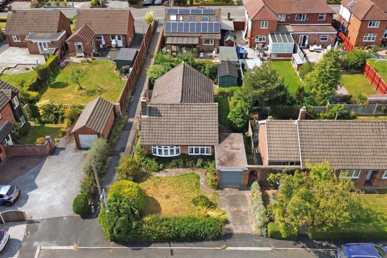 Lambourne Avenue, Ashbourne