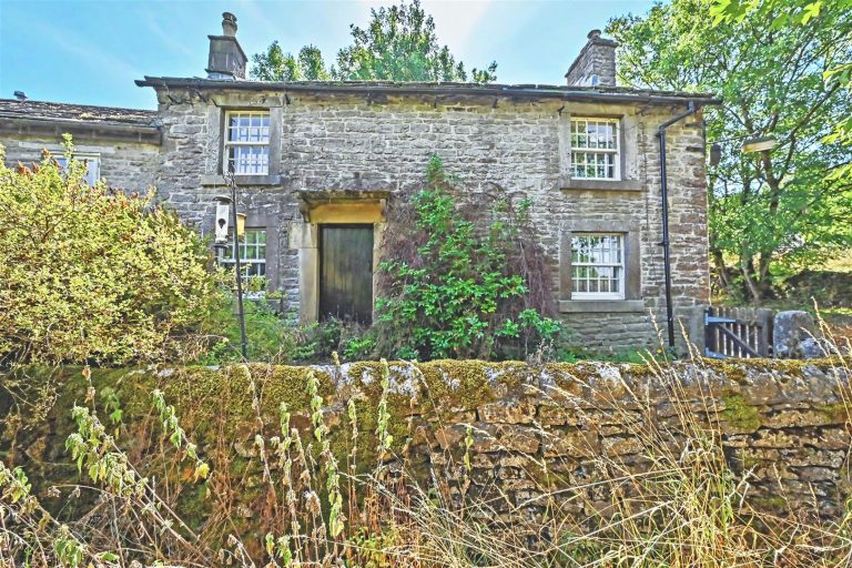 1 Dale View, Chapel Street, Monyash