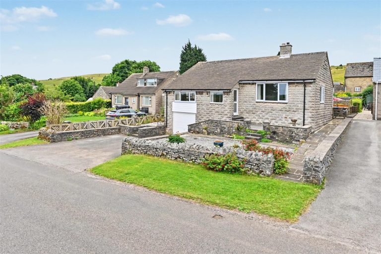 Geroldene, Main Road, Taddington, Buxton